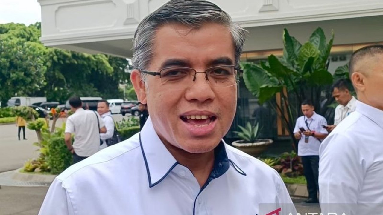 Menaker Yassierli melihat tren #KaburAjaDulu di media sosial sebagai tantangan bagi pemerintah untuk meningkatkan lapangan kerja berkualitas di Indonesia dan mendorong peningkatan kompetensi pekerja.