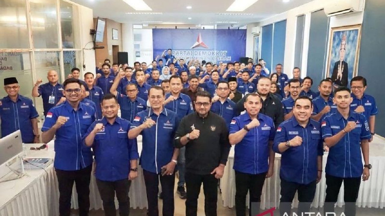 DPD Demokrat Aceh menyatakan dukungan penuh kepada Agus Harimurti Yudhoyono (AHY) untuk kembali memimpin Partai Demokrat periode 2025-2030,  menilai kepemimpinannya selama ini sukses dan berhasil menghadapi berbagai tantangan.