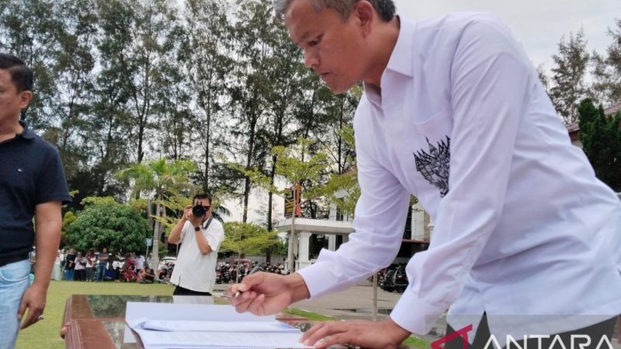 Pj Wali Kota Pariaman, Roberia, menjelaskan alasan 420 guru PPG dinyatakan tidak memenuhi syarat (TMS) dalam seleksi PPPK karena belum mengabdi di Pariaman.