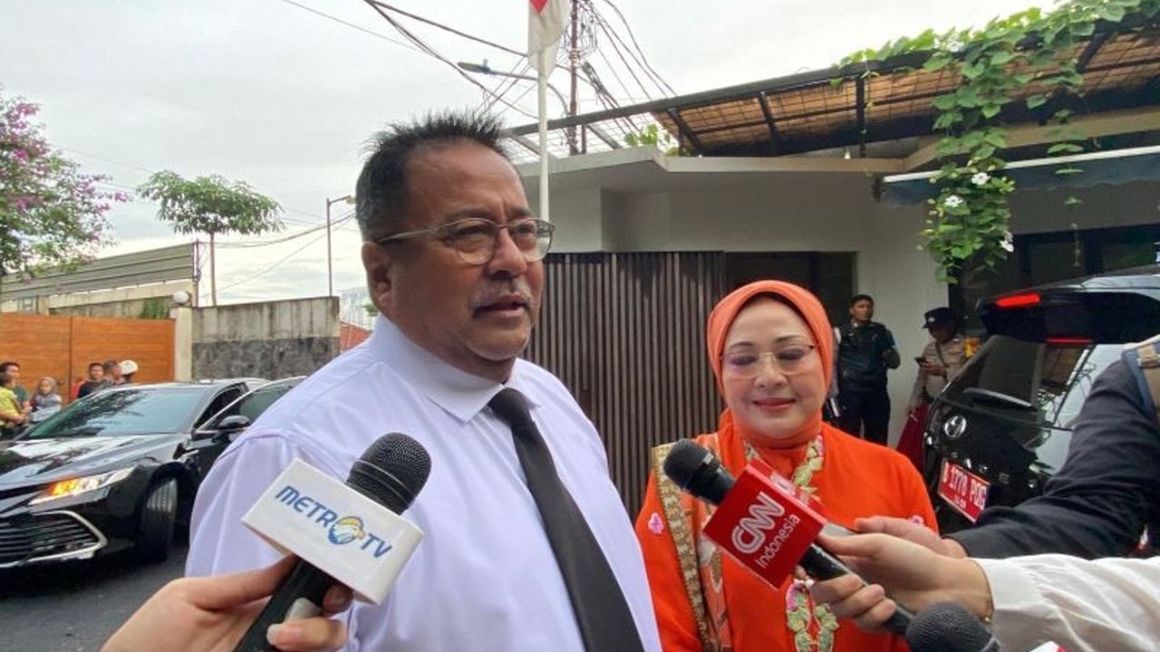 Rano Karno dan istri mengunjungi Pramono Anung di kediamannya sebelum pelantikan sebagai Gubernur dan Wakil Gubernur DKI Jakarta periode 2025-2029.