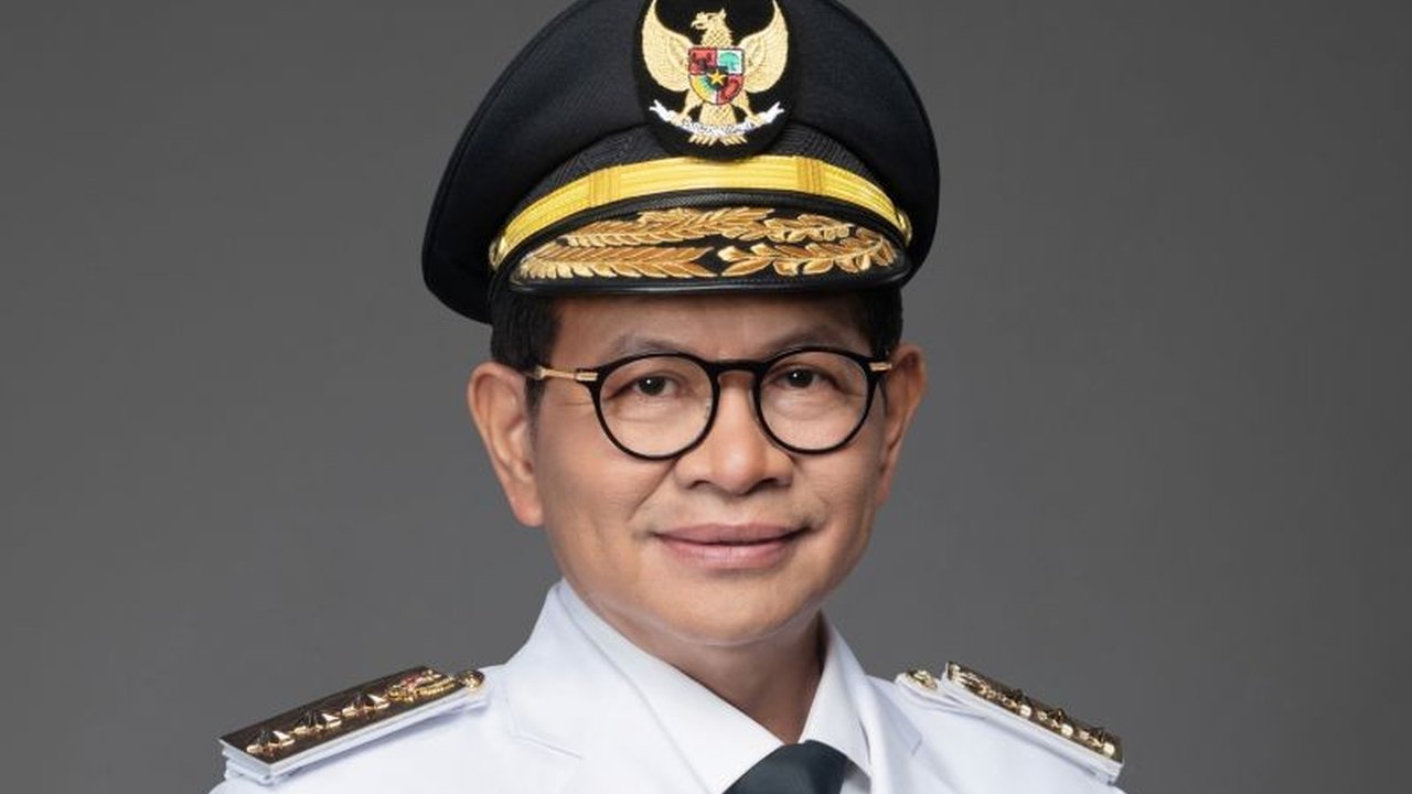 Gubernur dan Wakil Gubernur DKI Jakarta terpilih, Pramono Anung dan Rano Karno, berkomitmen menjalankan program Makan Bergizi Gratis dan uji coba sekolah swasta gratis dalam 100 hari kerja mereka.