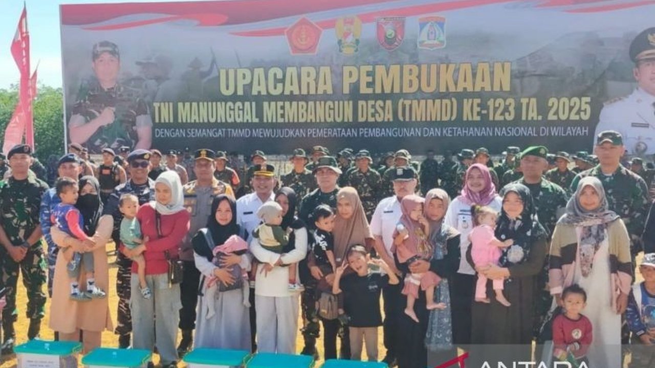 Program TNI Manunggal Membangun Desa (TMMD) di Balikpapan selaraskan pembangunan infrastruktur dan tingkatkan kualitas hidup masyarakat, bukti nyata kemanunggalan TNI dan rakyat.