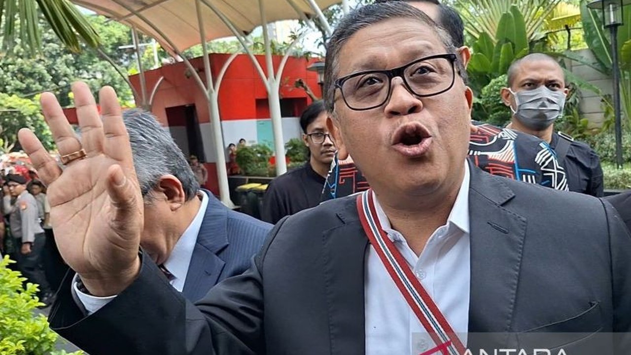 Sekretaris Jenderal PDI Perjuangan, Hasto Kristiyanto, memenuhi panggilan KPK untuk diperiksa sebagai tersangka kasus dugaan suap Harun Masiku dan perintangan penyidikan.