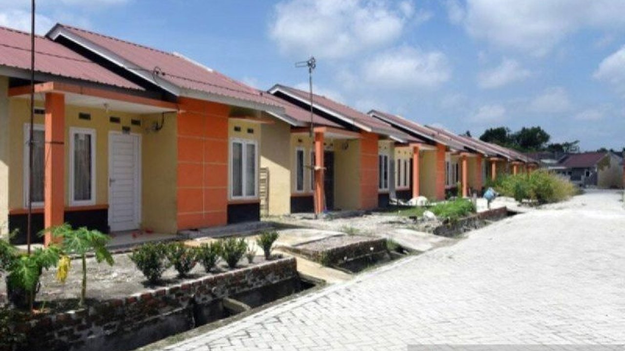 Kementerian Perumahan dan Kawasan Permukiman (PKP) mendorong kerjasama pemerintah dan swasta untuk membangun 3 juta unit rumah terjangkau bagi rakyat Indonesia, mengatasi kekurangan pasokan rumah dengan skema pembiayaan inovatif.