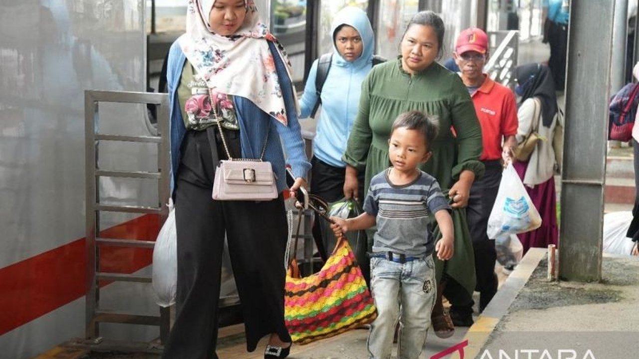 Tiket Kereta Api Mudik Lebaran 2025 di Divre IV Tanjungkarang Terjual 69 Persen!
