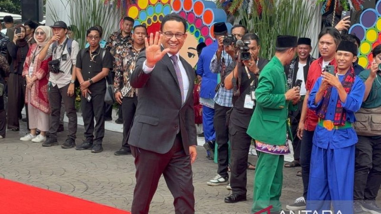 Sutiyoso, Fauzi Bowo, Ahok, dan Anies Baswedan hadir di Balaikota Jakarta untuk menyaksikan serah terima jabatan Gubernur dan Wakil Gubernur DKI Jakarta yang baru, Pramono Anung dan Rano Karno.