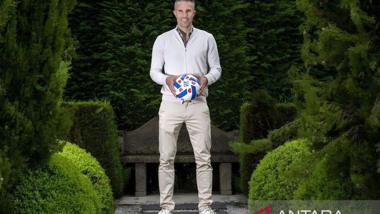 Mantan bintang Timnas Belanda, Robin van Persie, dikabarkan akan menjadi pelatih Feyenoord, klub masa kecilnya, setelah meninggalkan Heerenveen.