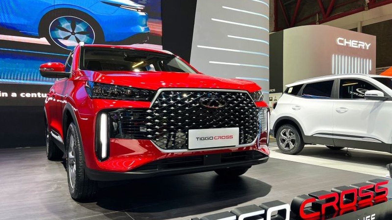 Chery Tiggo Cross sukses besar di IIMS 2025 dengan membukukan 90 Surat Pemesanan Kendaraan (SPK) hanya dalam tiga hari, varian tertinggi menjadi primadona.