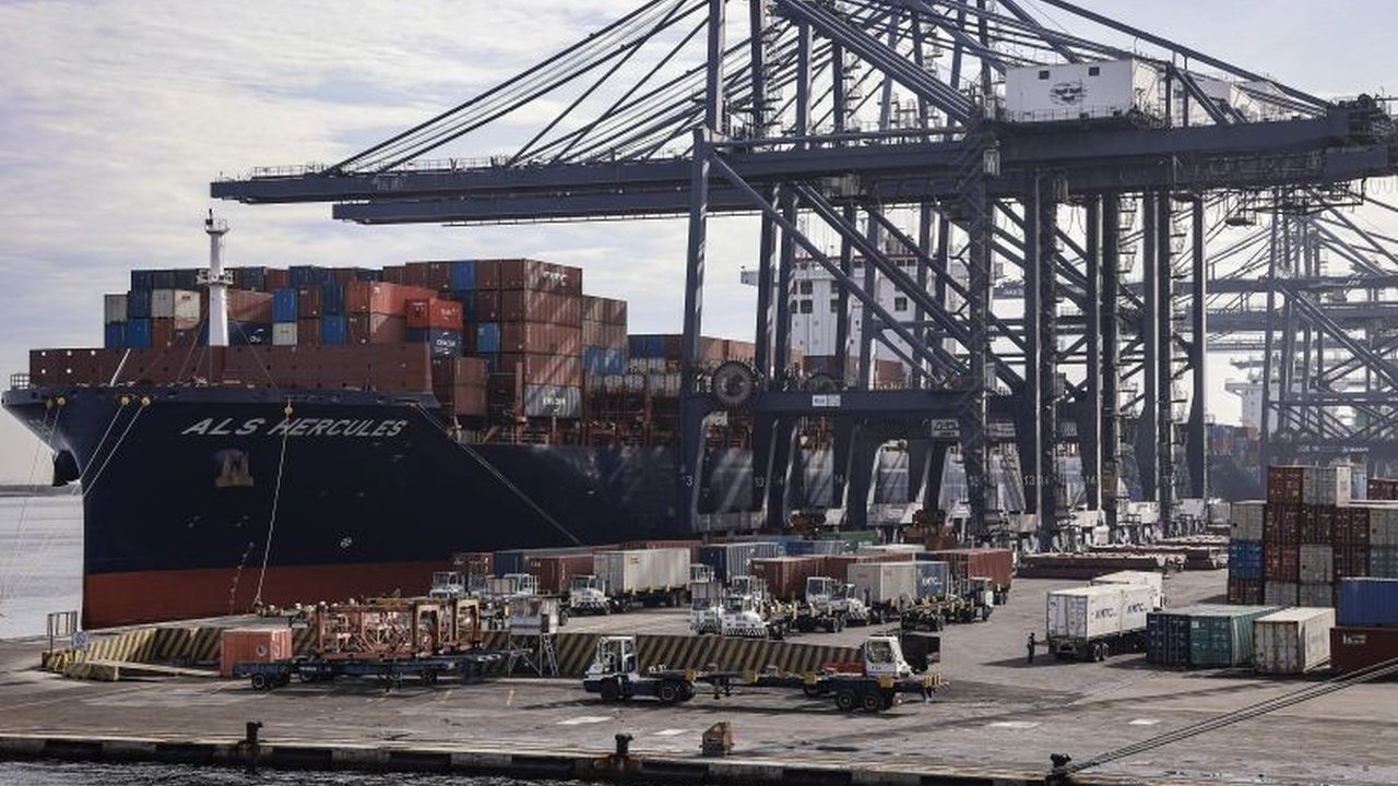 Bank Indonesia (BI) mencatat surplus neraca pembayaran Indonesia (NPI) sebesar US$7,2 miliar pada 2024, didorong kinerja transaksi modal dan finansial yang positif di tengah ketidakpastian global.