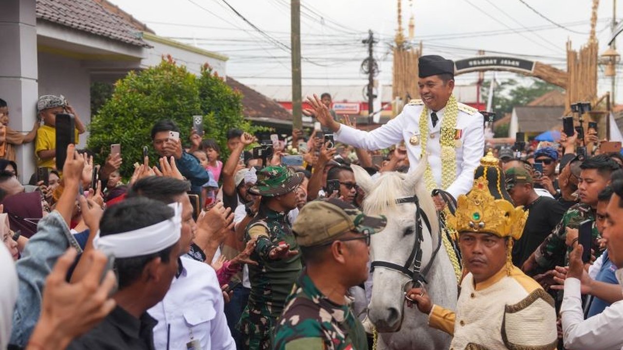 Usai dilantik, Gubernur Jawa Barat Dedi Mulyadi menyapa warga dengan kirab kuda di Lembur Pakuan, Subang, sekaligus menandai dimulainya program prioritas pembangunan Jawa Barat.