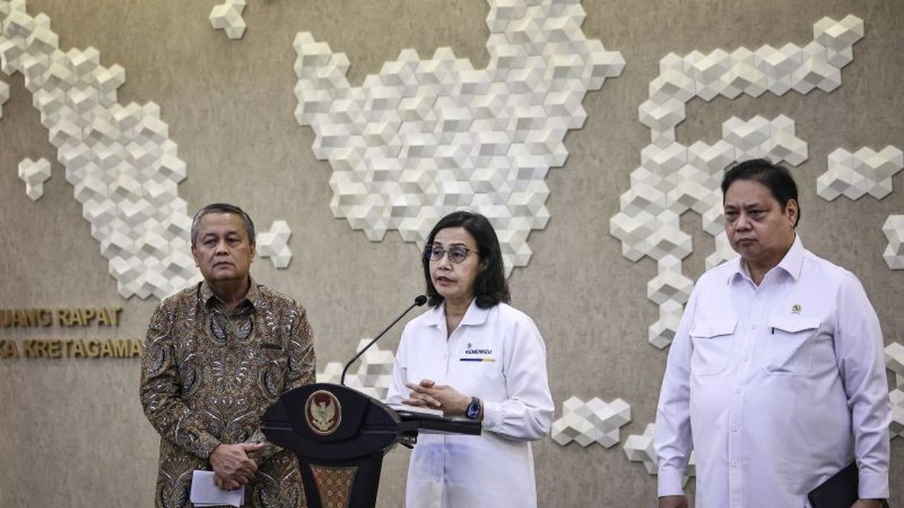 Pemerintah, di bawah Presiden Prabowo Subianto, memberlakukan kebijakan baru terkait Devisa Hasil Ekspor Sumber Daya Alam (DHE SDA) untuk memperkuat ekonomi nasional mulai 1 Maret 2025, dengan kewajiban penempatan 100 persen DHE di dalam negeri.