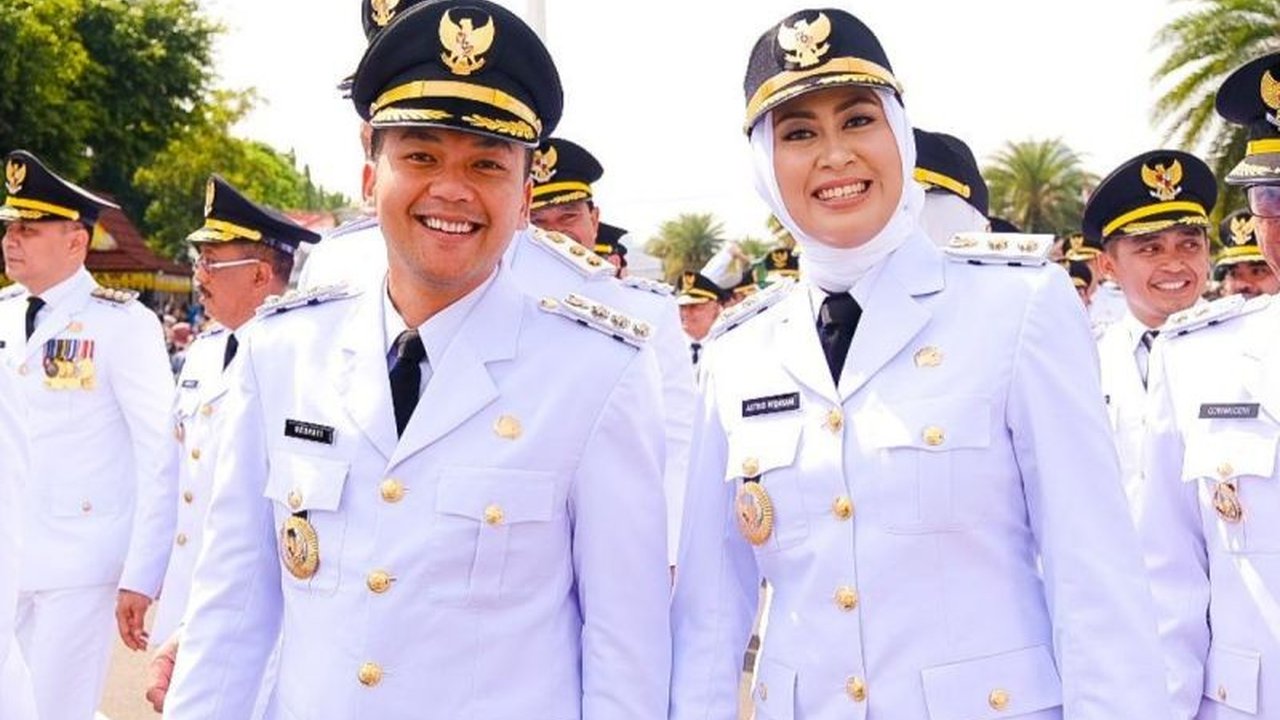 Pemerintah Kota Surakarta menggelar serah terima jabatan (sertijab) Wali Kota Surakarta sehari setelah pelantikan di Jakarta, dengan proses yang sederhana dan efisien.