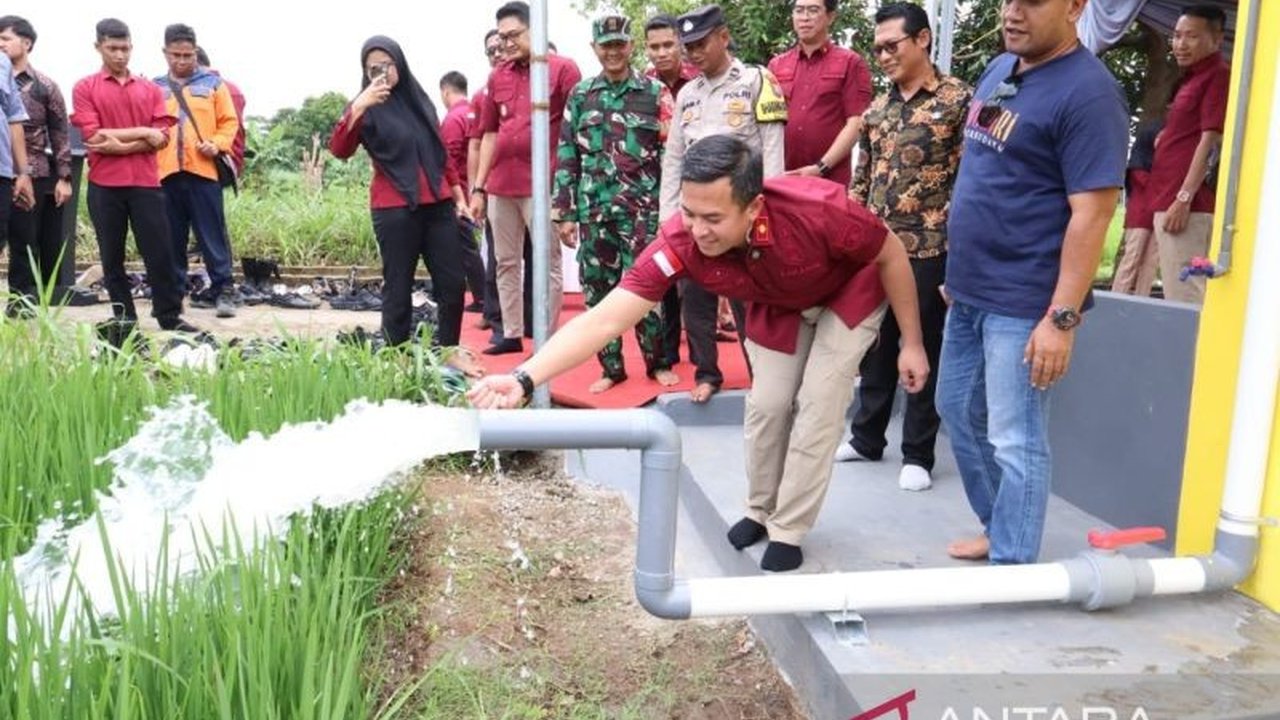Kantor Imigrasi Kediri membantu meningkatkan ketahanan pangan dengan membangun sumur bor irigasi di Grogol, Kabupaten Kediri, untuk membantu para petani mengatasi kesulitan air saat kemarau.
