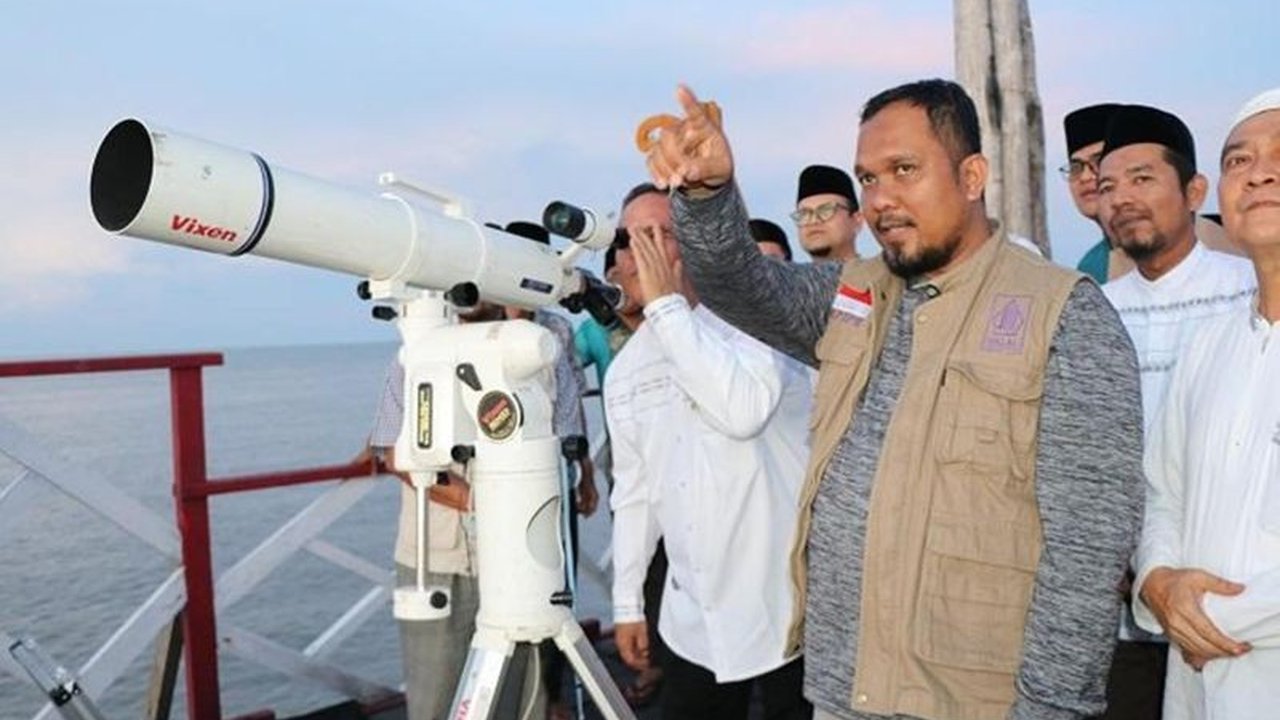 Kementerian Agama Riau menetapkan Pantai Selatbaru, Bengkalis sebagai lokasi rukyatul hilal untuk penentuan awal Ramadan 1446 H, berdasarkan data hisab dan ketinggian hilal yang mendukung.