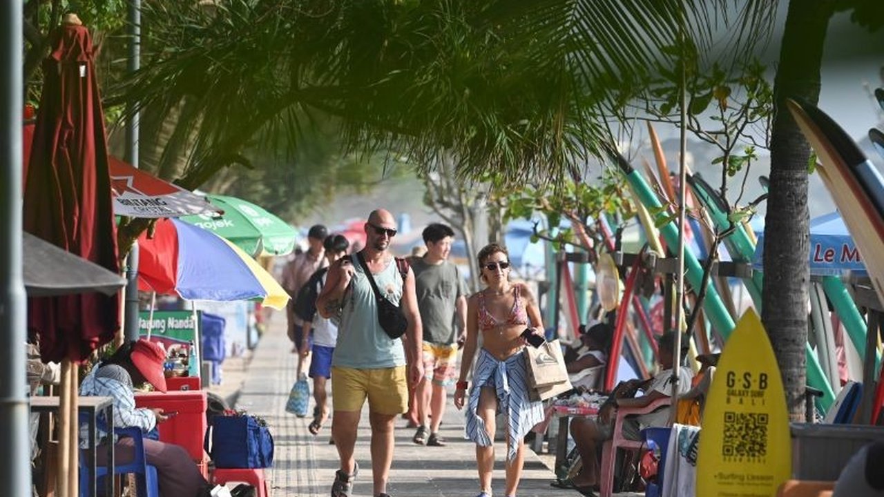 Kementerian Pariwisata mengungkap potensi Bali sebagai destinasi wisata kebugaran kelas dunia, menarik wisatawan dengan beragam pilihan program wellness retreat dan keindahan alamnya.