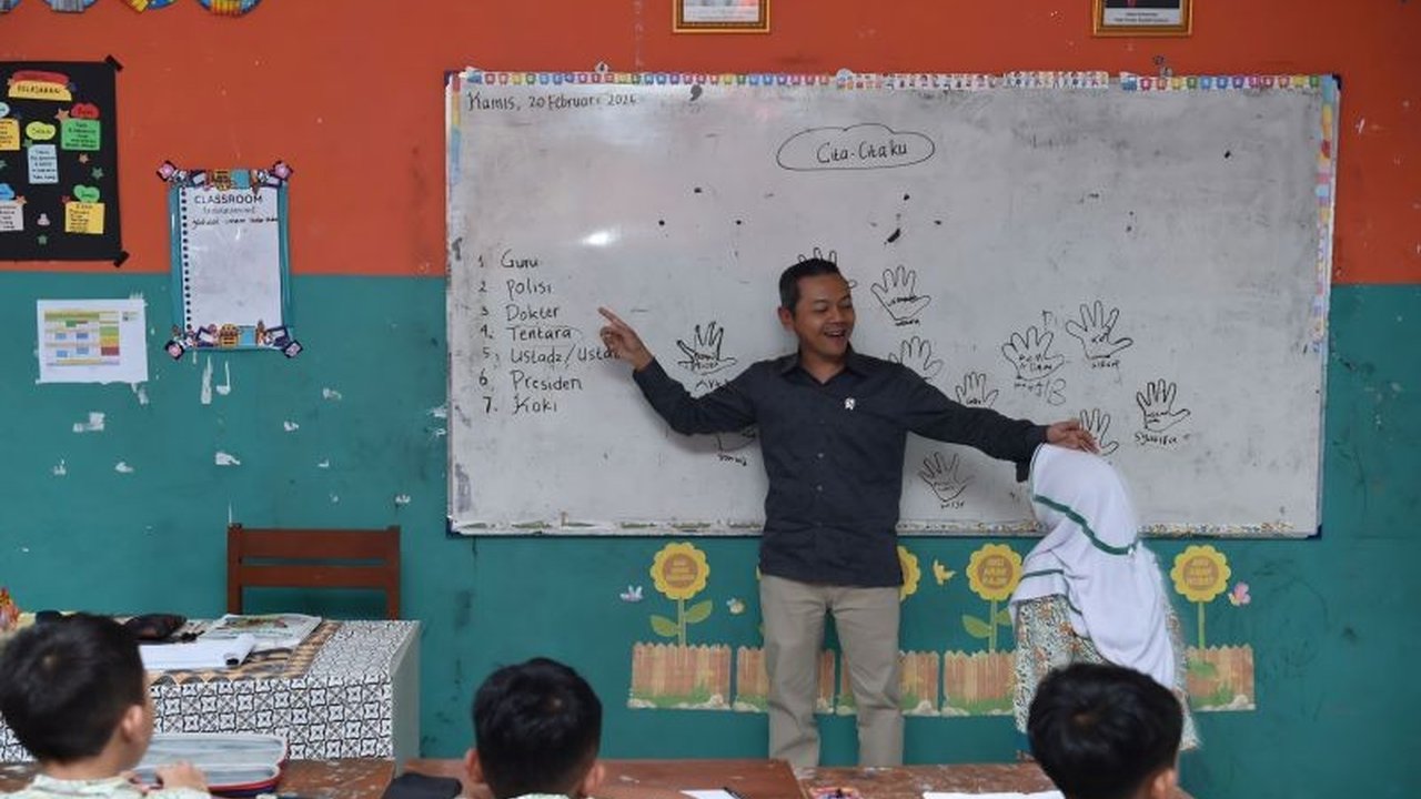 Wakil Menteri Pendidikan Dasar dan Menengah mengapresiasi kebijakan tidur siang di SDIT Al Falah Sukabumi sebagai upaya inovatif untuk meningkatkan kesehatan dan konsentrasi siswa.