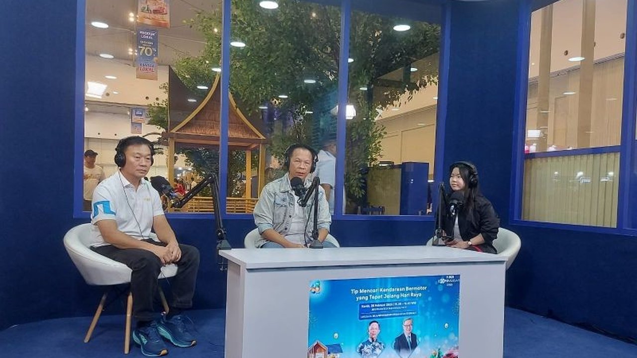 PT Bank Central Asia (BCA) memprediksi peningkatan kredit kendaraan listrik hingga 10 persen di tahun 2024, didorong oleh tren peningkatan minat masyarakat dan inovasi di sektor kendaraan listrik.