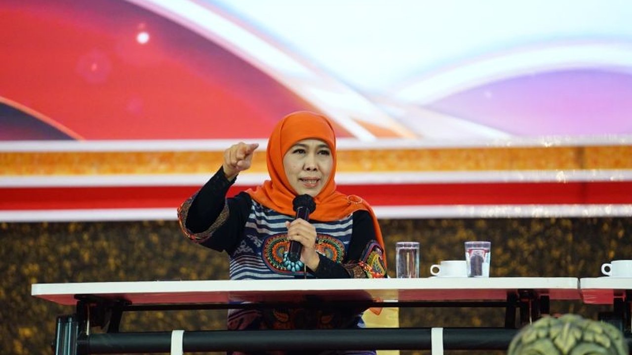 Gubernur Khofifah dan Wagub Emil Dardak luncurkan program percepatan pembangunan Jawa Timur, fokus pada ketahanan pangan, pendidikan, dan pengurangan kemiskinan.