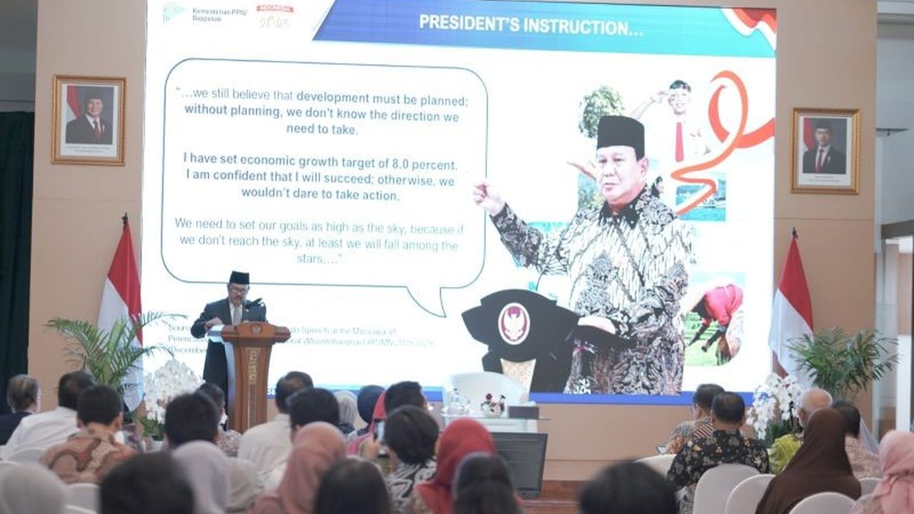 Bappenas memaparkan strategi pertumbuhan ekonomi 8 persen dalam lima tahun ke depan melalui hilirisasi, inovasi teknologi, dan diversifikasi industri untuk menghadapi tantangan global.