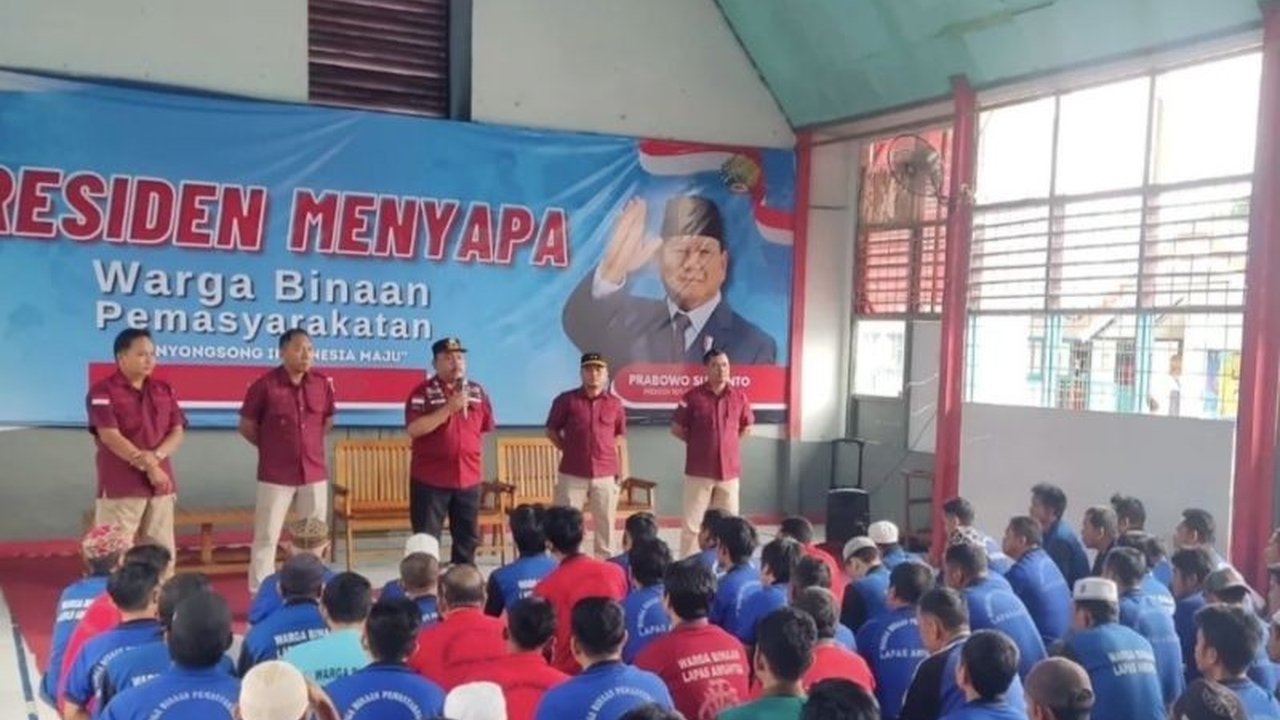 Kepala Lapas Kelas IIB Amuntai, Yosef Leonard Sihombing, menerima masukan dari warga binaan pemasyarakatan (WBP) untuk meningkatkan program pembinaan di Lapas Amuntai, Kalimantan Selatan.