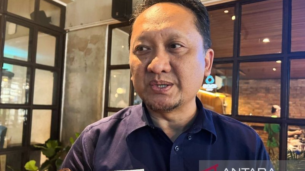 Pelita Air berencana membuka rute penerbangan internasional perdananya ke Singapura pada Maret 2025, dengan satu penerbangan harian, meskipun target awal sebelum Lebaran 2025 terpaksa diundur.