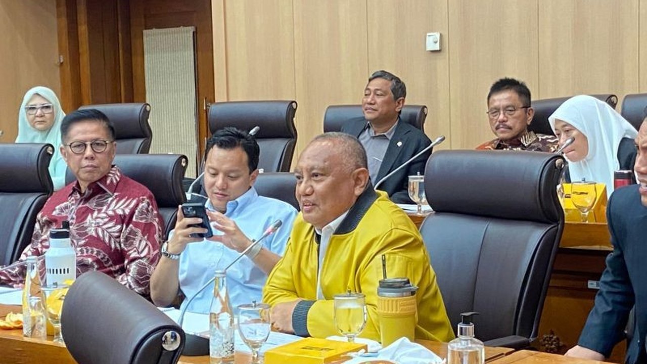 Komisi XII DPR RI mendesak Pertamina untuk mempercepat penyelesaian proyek pengembangan kilang minyak guna mendukung ketahanan energi dan pertumbuhan ekonomi 8 persen.