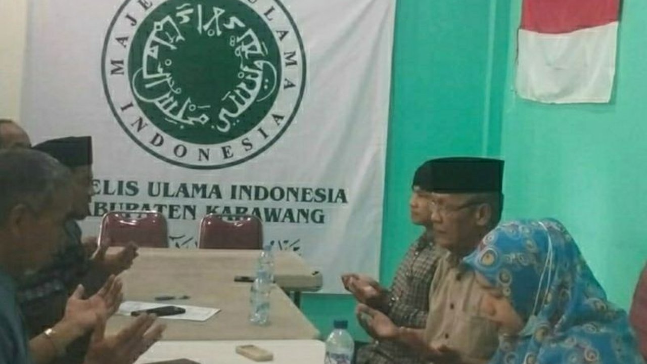 MUI Karawang laporkan 40 warga baru memeluk Islam sepanjang 2023-2024, terdiri dari berbagai latar belakang dan kewarganegaraan.