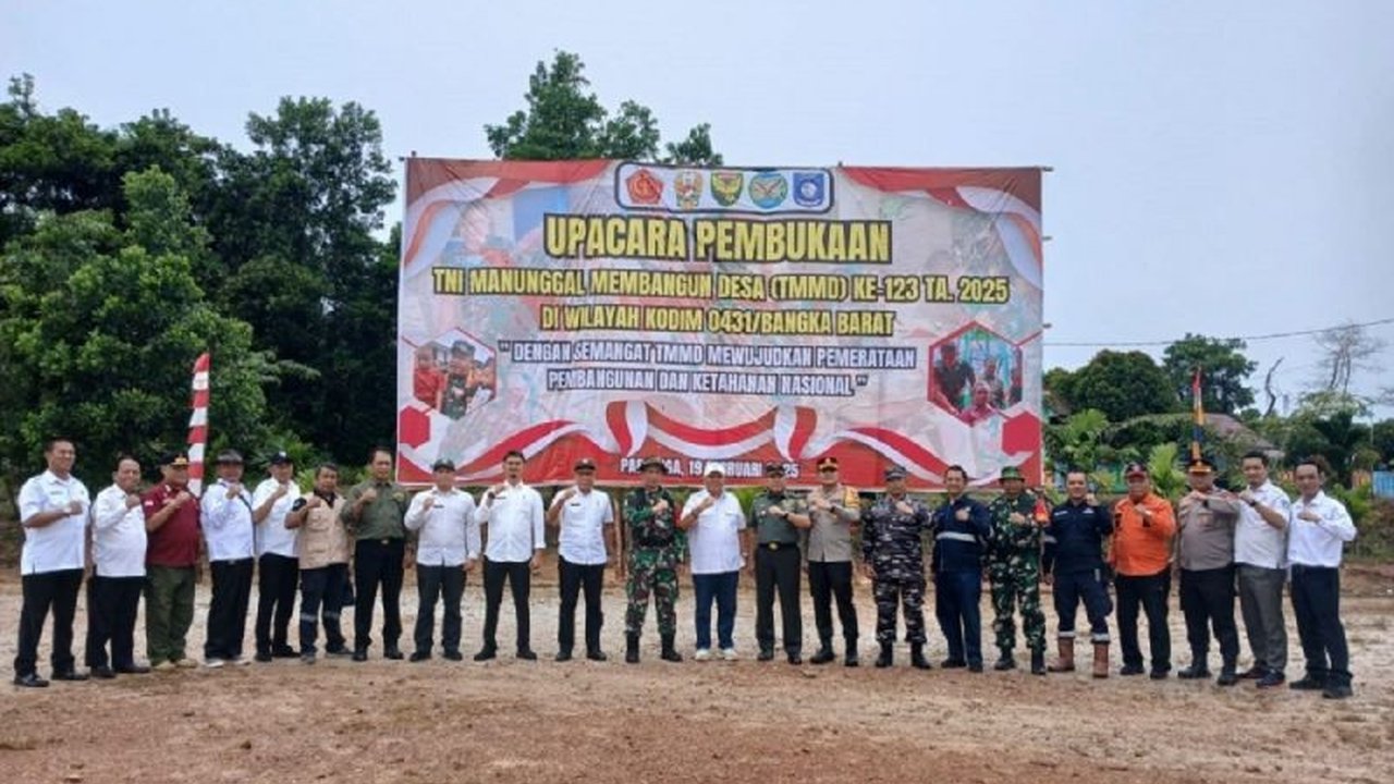PT Timah dan Kodim 0431 Bangka Barat berkolaborasi dalam program TMMD Ke-123, membangun infrastruktur dan meningkatkan kesejahteraan masyarakat melalui berbagai kegiatan fisik dan nonfisik.