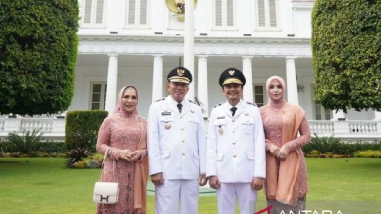 Gubernur dan Wakil Gubernur Kalimantan Selatan terpilih, H Muhidin dan H Hasnuryadi, berkomitmen untuk segera membenahi sektor pendidikan di provinsi tersebut, dengan fokus pada infrastruktur dan SDM.