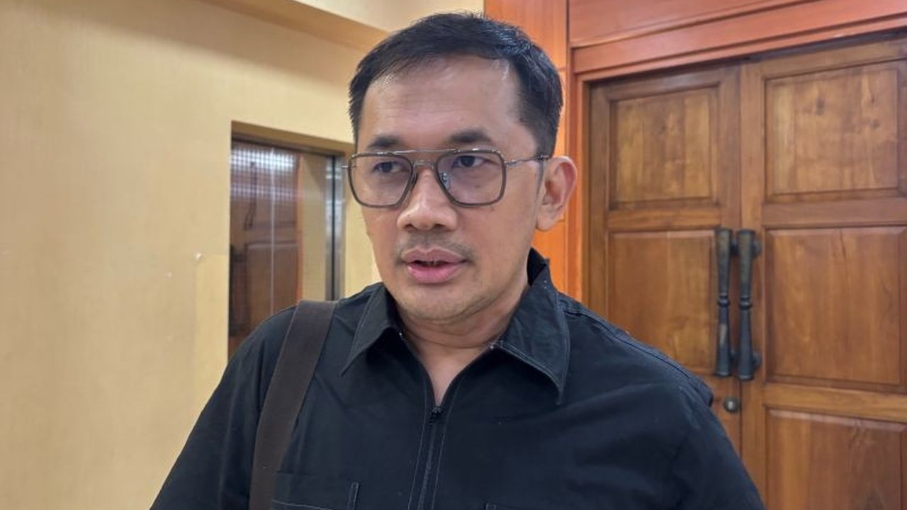 Sutradara Hanung Bramantyo ungkap tantangan membuat film komedi di Indonesia yang ternyata lebih sulit dari yang dibayangkan, dengan jumlah produksi yang terbatas dibandingkan genre horor.