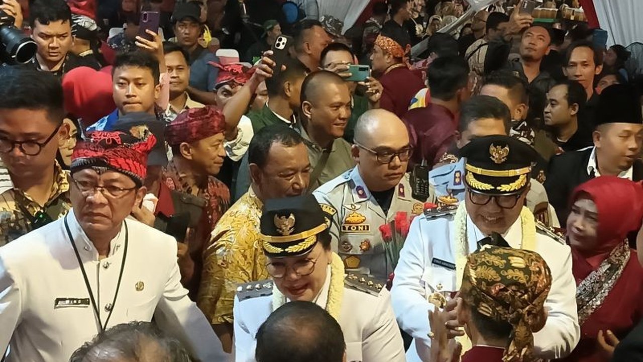 Wali Kota Semarang, Agustina Wilujeng Pramestuti, dan Wakil Wali Kota, Iswar Aminuddin, disambut antusias oleh ribuan warga dalam acara “Semarang Mangayu Bagyo” setelah dilantik di Jakarta.