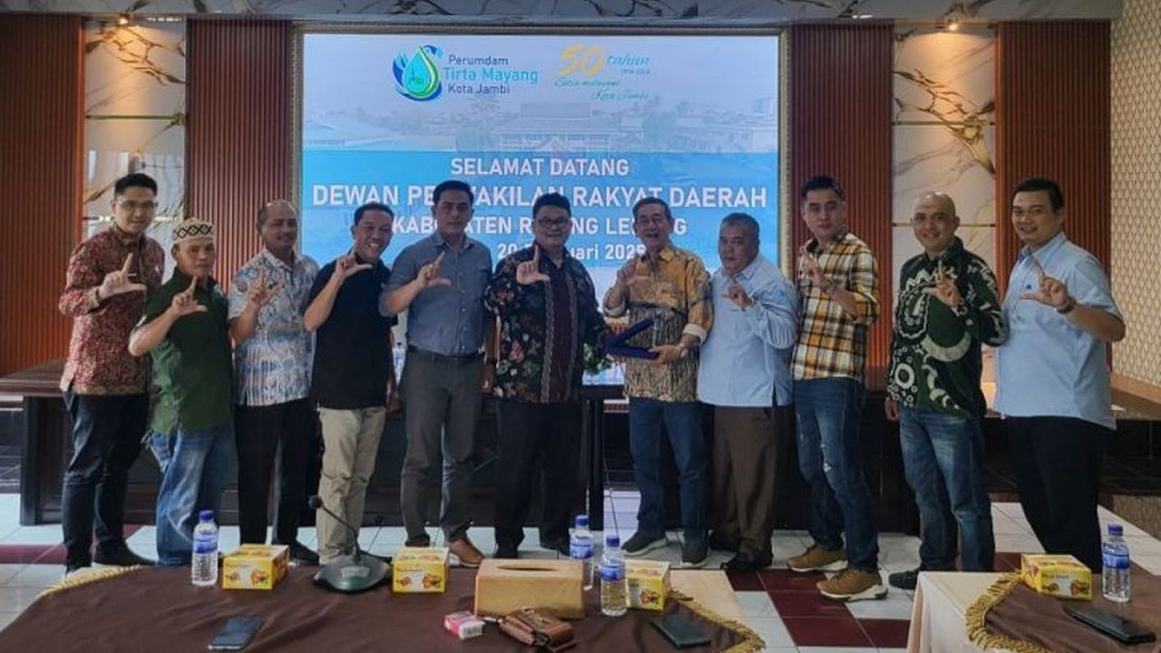 Kinerja Perumda Tirta Bukit Kaba Rejang Lebong yang merugi disoroti DPRD, sehingga mereka melakukan kunjungan kerja ke Perumda Tirta Mayang Jambi untuk mencari solusi.