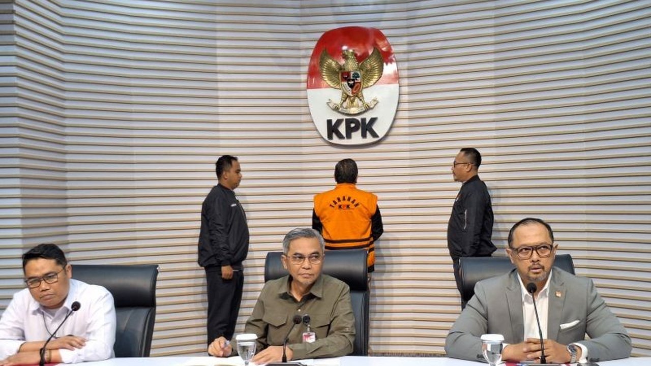 KPK menetapkan Sekretaris Jenderal PDIP, Hasto Kristiyanto, sebagai tersangka karena diduga mengintervensi proses OTT Harun Masiku dan menghalangi penyidikan kasus suap tersebut.