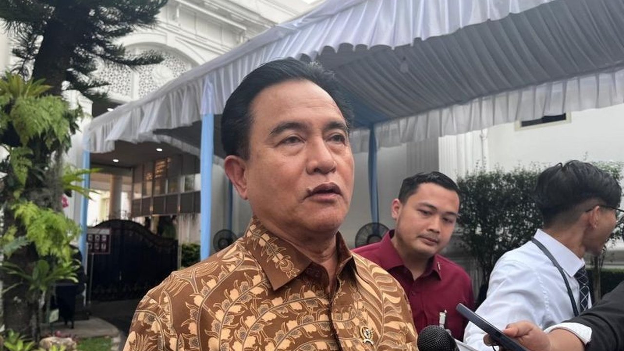 Menteri Koordinator Bidang Hukum dan HAM, Yusril Ihza Mahendra, menyatakan bahwa Reynhard Sinaga tidak menjadi prioritas pemulangan narapidana Indonesia dari luar negeri, karena kasusnya yang sangat sensitif.