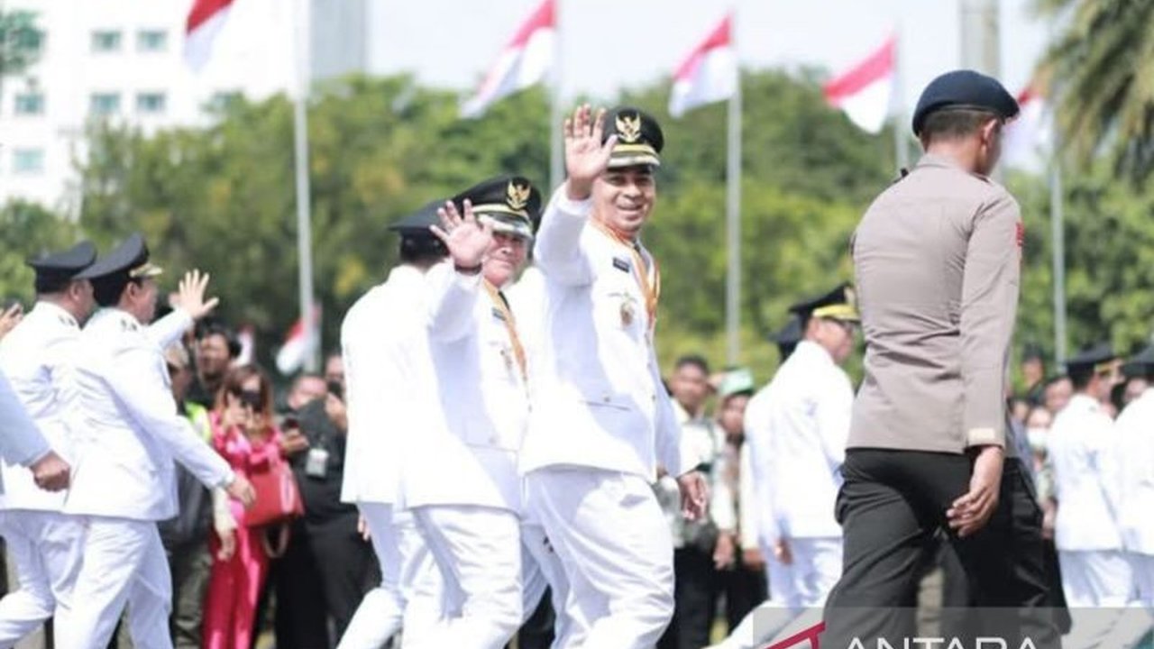 Wali Kota Solok, Ramadhani Kirana Putra, dan Wakil Wali Kota, Suryadi Nurdal, mengungkapkan kebanggaan dilantik langsung oleh Presiden Prabowo Subianto di Istana Kepresidenan, menandai babak baru pemerintahan daerah.
