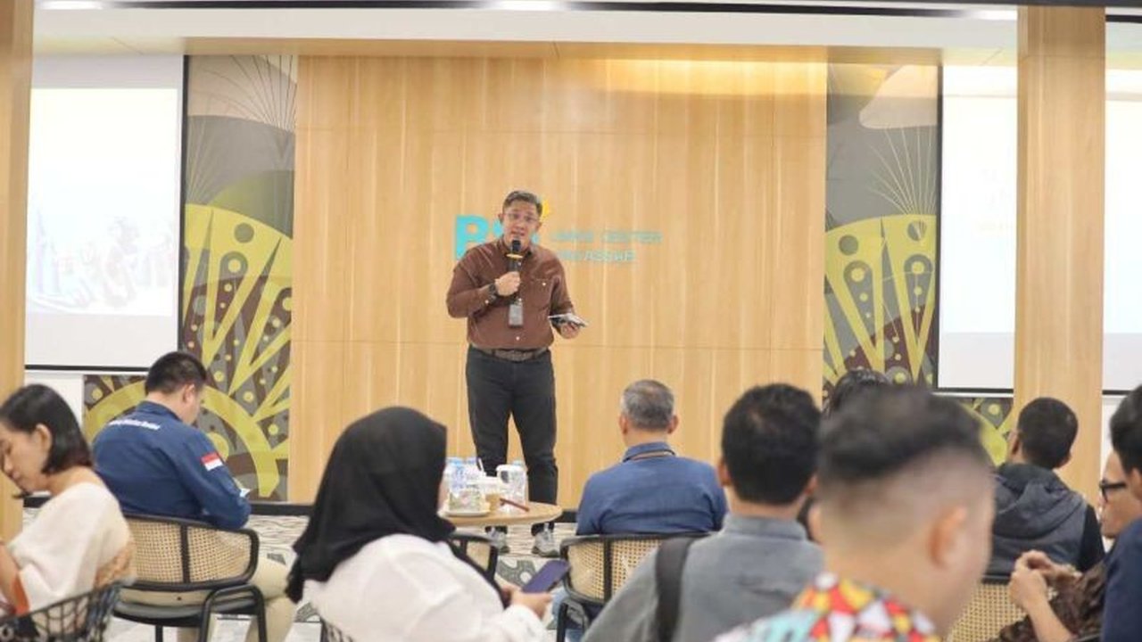Bank Syariah Indonesia (BSI) Region Makassar mencatat pertumbuhan bisnis gadai emas yang signifikan, mencapai 32,40 persen secara tahunan, didorong oleh produk cicil emas dan peningkatan literasi keuangan.