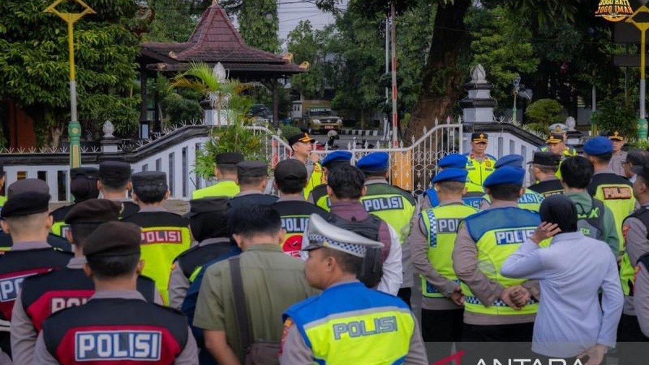 Polres Batang meningkatkan pengamanan wilayah menjelang serah terima jabatan kepala daerah dan bulan puasa untuk mencegah potensi gangguan keamanan dan menjaga stabilitas harga bahan pokok.