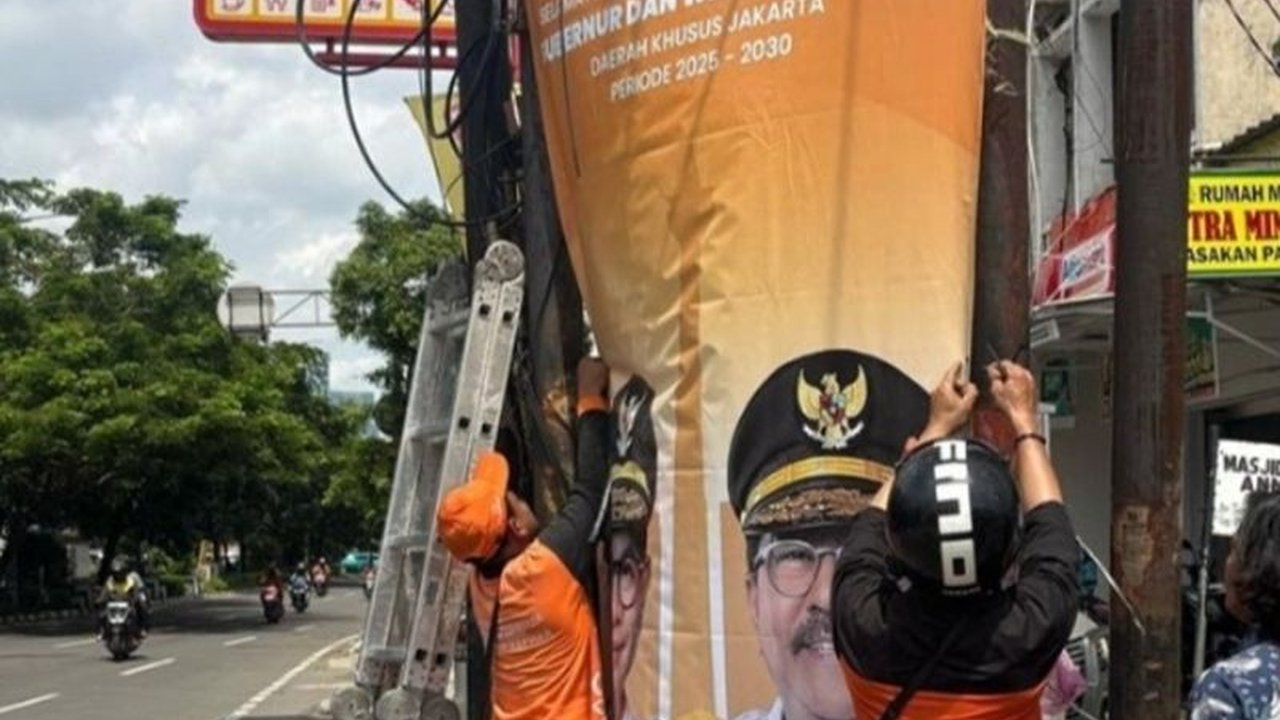 Ribuan spanduk ucapan selamat membanjiri Tamansari, Jakarta Barat, menyambut pelantikan Pramono Anung dan Rano Karno sebagai Gubernur dan Wakil Gubernur DKI Jakarta.