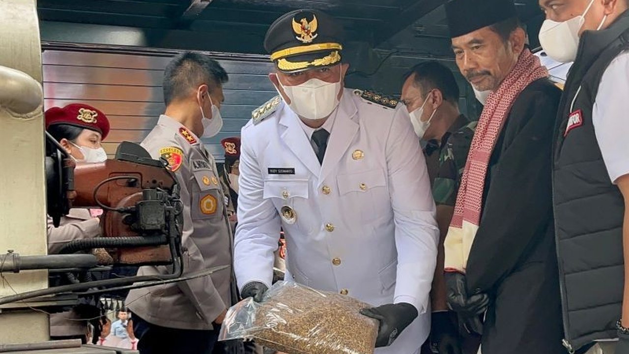 Bupati Bogor Rudy Susmanto, langsung menindak tegas peredaran narkoba dengan memusnahkan 1 ton tembakau sintetis usai pelantikan, sebagai komitmen memberantas narkoba di Kabupaten Bogor.