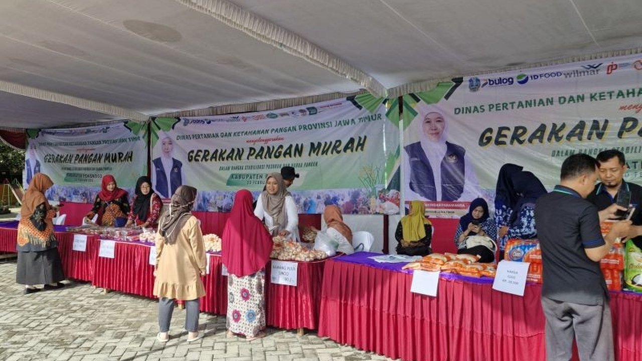 Jelang Ramadhan 2025, DPKP Jatim menggelar pasar murah di Ponorogo untuk stabilisasi harga dan pasokan bahan pokok, menawarkan berbagai kebutuhan pokok dengan harga lebih rendah dari pasaran.