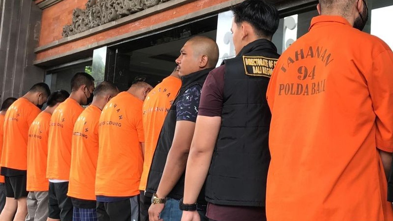 Delapan security Finns Beach Club di Bali ditetapkan sebagai tersangka penganiayaan terhadap turis Australia setelah terjadi kesalahpahaman di dalam club.