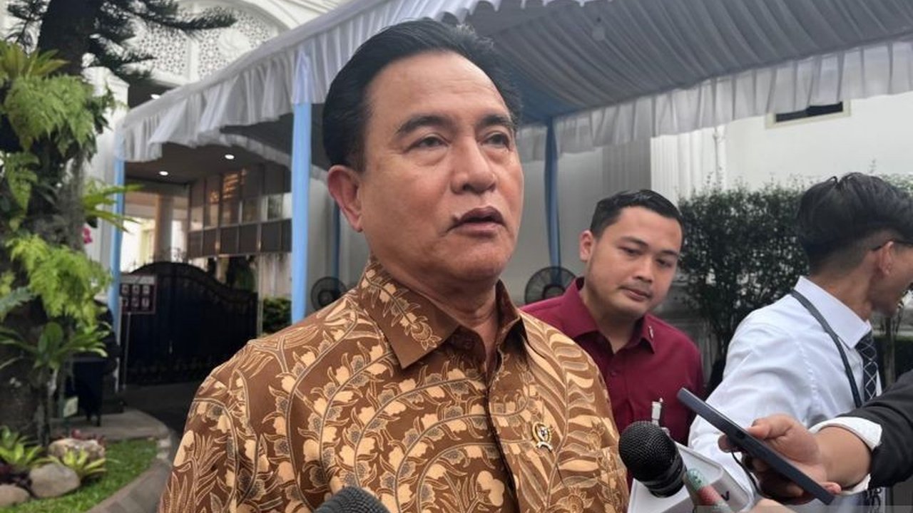 Menko Polhukam Yusril Ihza Mahendra menyatakan menghormati keputusan KPK yang menahan Sekjen PDI Perjuangan, Hasto Kristiyanto, terkait kasus dugaan suap PAW anggota DPR dan perintangan penyidikan.