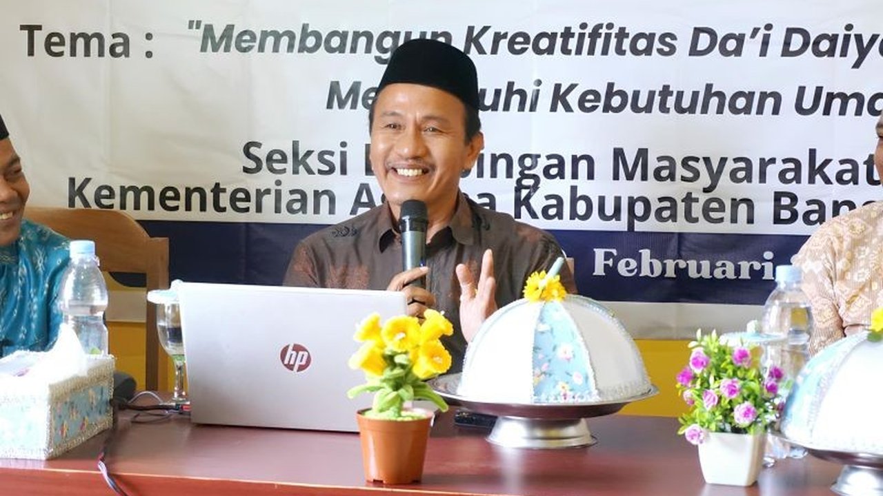 Kepala Kemenag Bangkep mengajak para dai dan daiyah untuk memanfaatkan media sosial sebagai sarana dakwah yang efektif dan kreatif dalam menghadapi tantangan zaman.