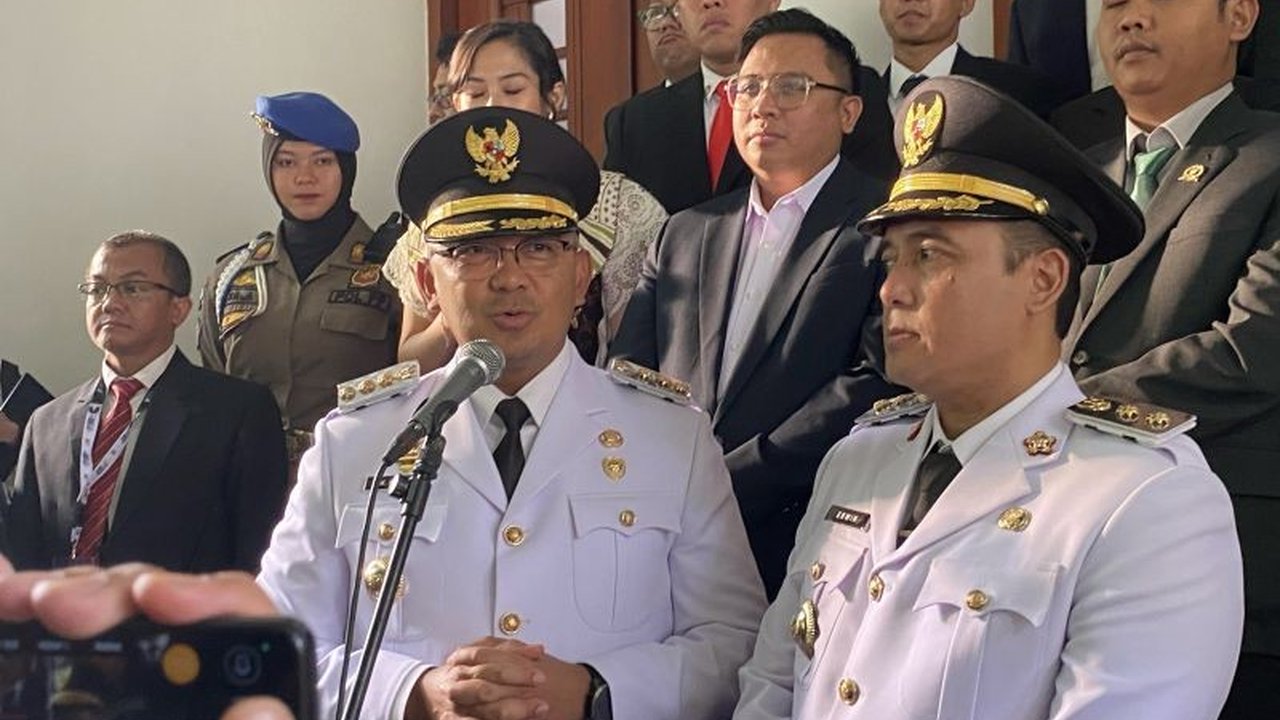 Wali Kota Bandung, Muhammad Farhan, fokus pada pembangunan rumah rakyat yang layak huni dan terjangkau dengan memperhatikan kualitas lingkungan, berkolaborasi dengan IKA Unpar untuk solusi perumahan di kawasan padat penduduk.