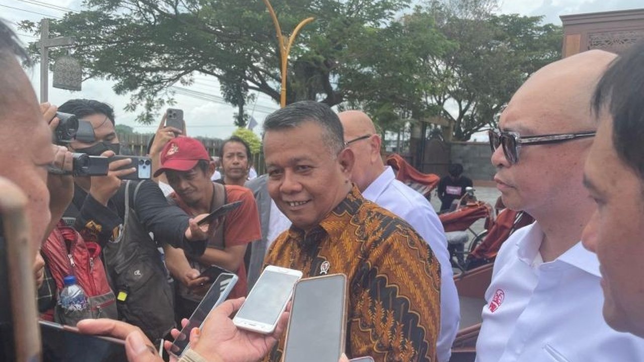 Wakil Menteri UMKM, Helvi Moraza, menjelaskan proses verifikasi ketat bagi UMKM yang ingin mengelola tambang sesuai UU Minerba, memastikan hanya pelaku usaha yang layak dan memiliki lahan yang dapat mengajukan izin.