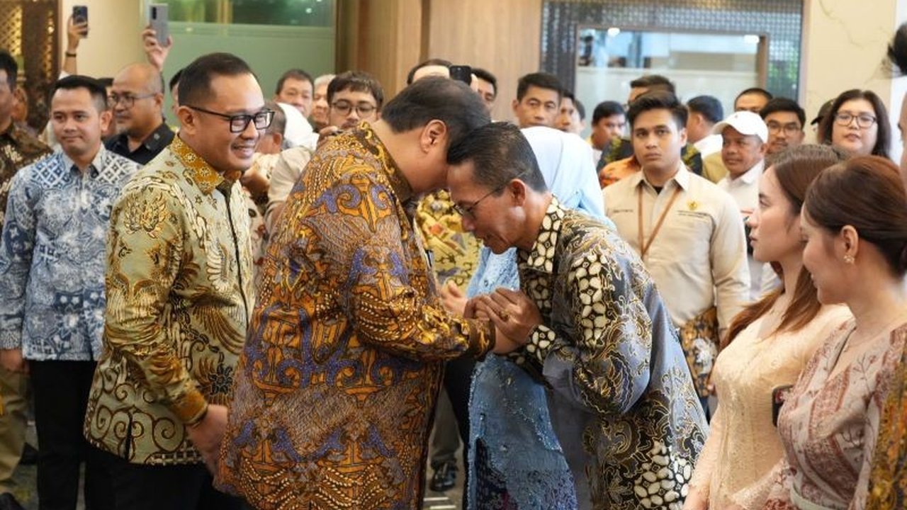 Menteri Koordinator Bidang Perekonomian Airlangga Hartarto melantik Amsakar Achmad sebagai Kepala BP Batam, dengan harapan Batam semakin maju sebagai kota industri dan jasa serta meningkatkan daya saing kawasan.
