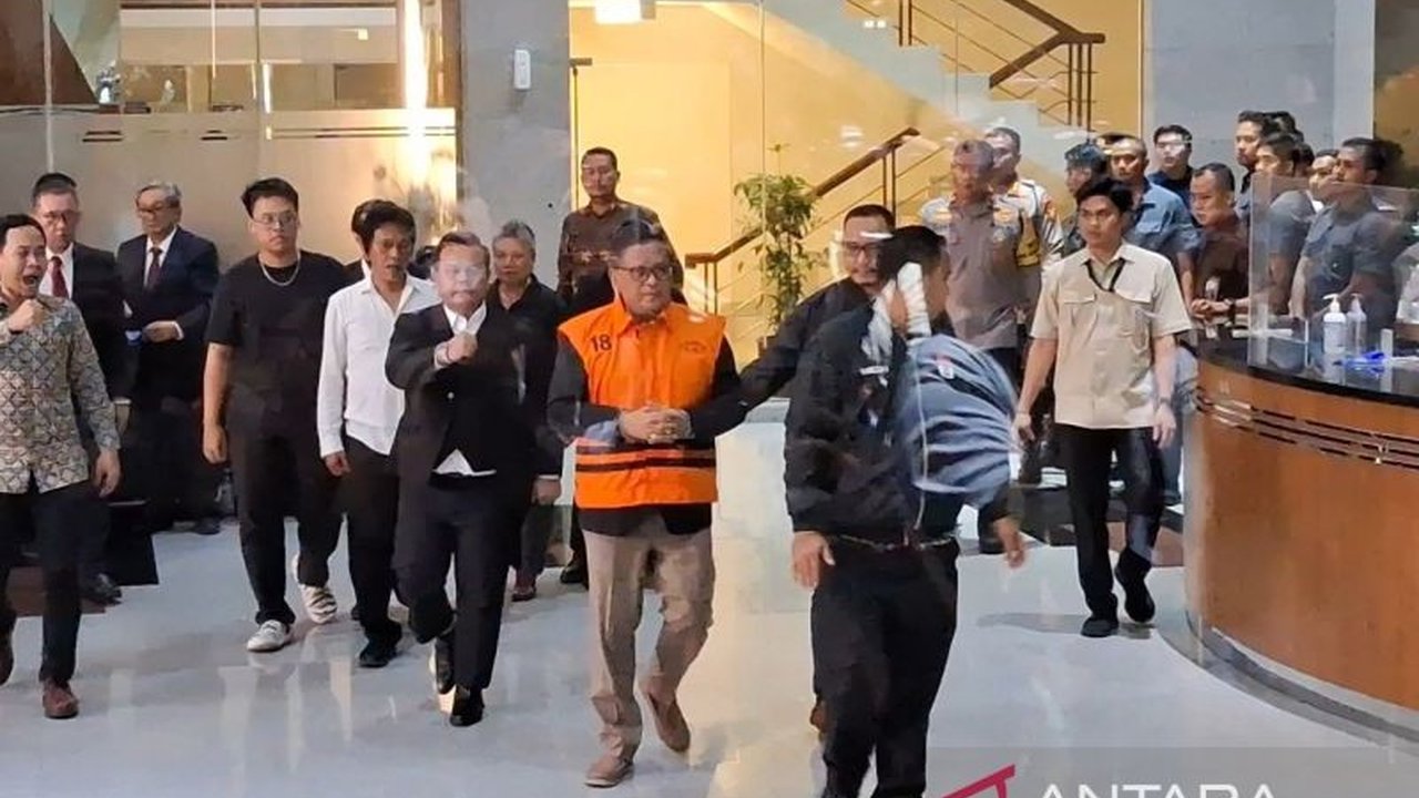 KPK menahan Hasto Kristiyanto, Sekjen PDI Perjuangan, terkait kasus dugaan suap dan perintangan penyidikan pengurusan PAW anggota DPR; penetapan tersangka ditegaskan murni penegakan hukum.