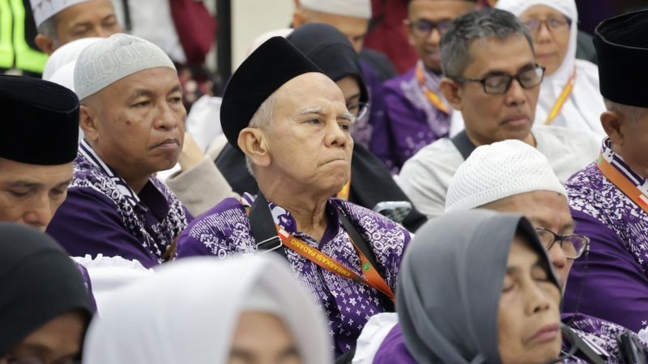 Kemenag Sumbar mendorong calon haji untuk lebih mandiri dalam beribadah mengingat keterbatasan jumlah petugas, sehingga peran KBIHU dan pemerintah daerah sangat penting dalam memberikan bimbingan.