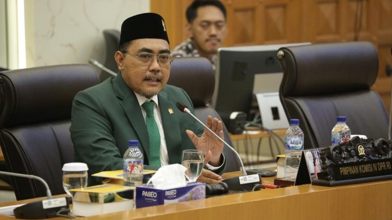 Wakil Ketua Banggar DPR RI, Jazilul Fawaid, mengajak semua pihak merespons positif tren #KaburAjaDulu di media sosial sebagai bentuk evaluasi diri dan perbaikan bangsa.