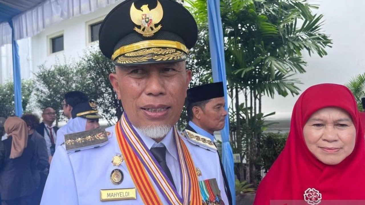 Gubernur Sumatera Barat, Mahyeldi, menargetkan pembangunan flyover Sitinjau Lauik dimulai dalam 100 hari pertama masa jabatannya, selain fokus pada peningkatan pendidikan, UMKM, dan pengembangan pengusaha milenial.